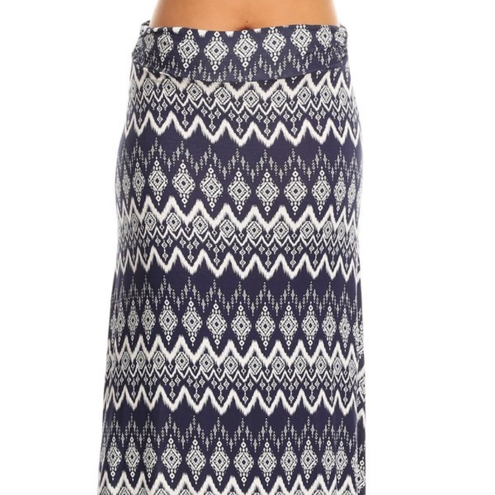 MAXI SKIRT IN BLACK JACQUARD